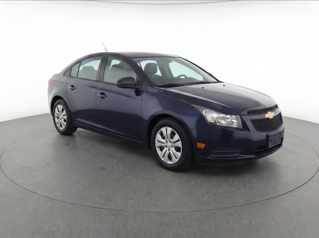 Used 2013 Chevrolet Cruze LS FWD image 2