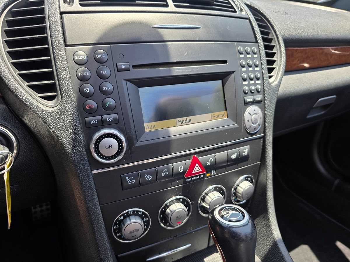 Used 2011 Mercedes-Benz SLK 350 image 25