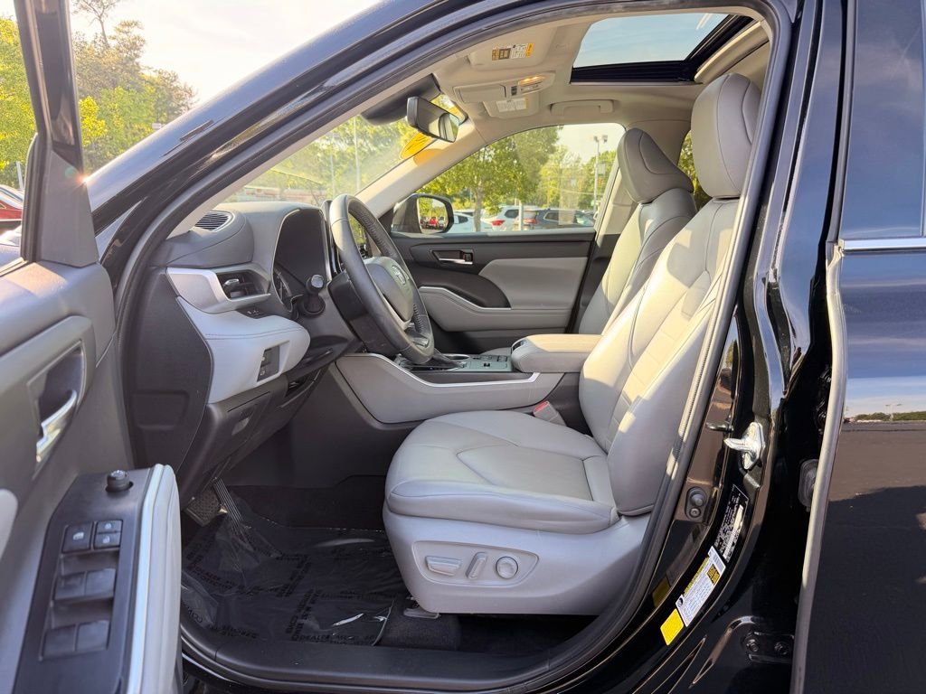 Used 2022 Toyota Highlander XLE image 27