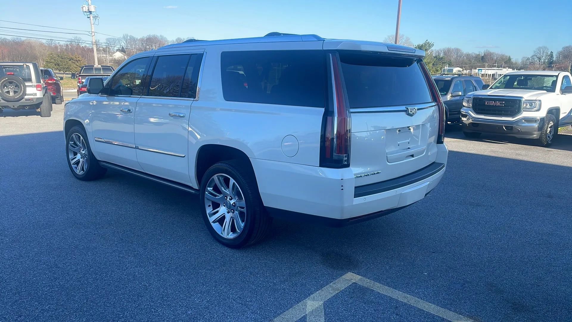 Used 2015 Cadillac Escalade ESV Premium image 4