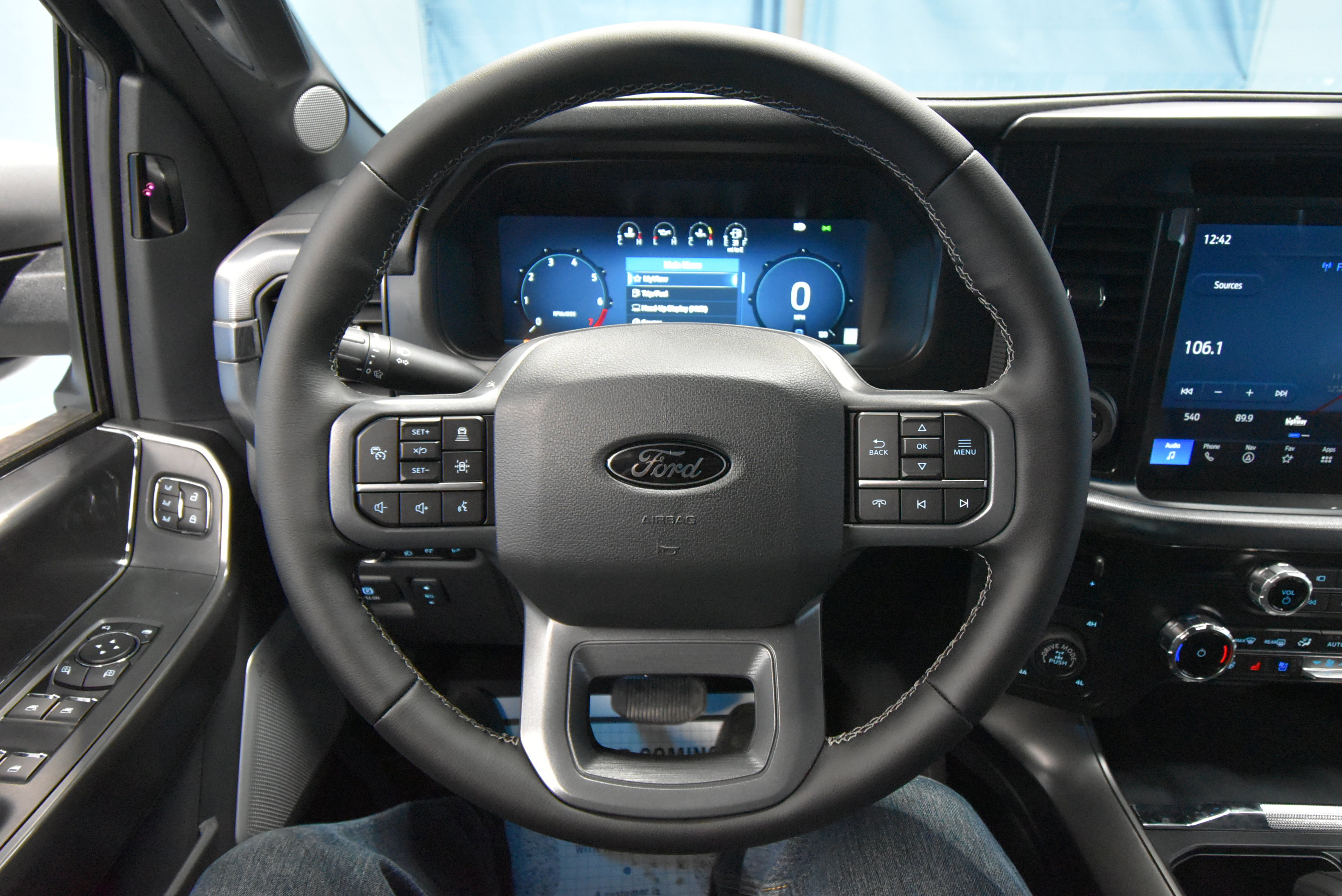 New 2025 Ford F150 Lariat w/ Equipment Group 502A High image 9