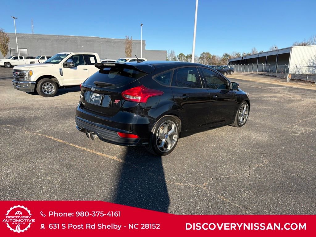 Used 2017 Ford Focus ST image 7