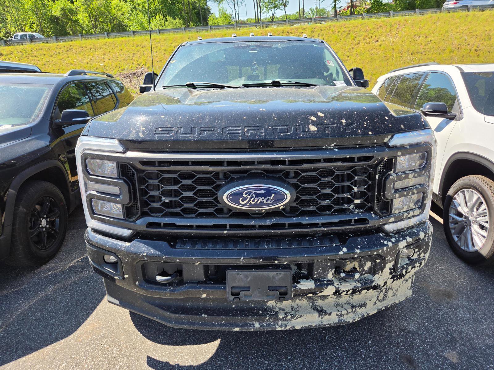 Used 2023 Ford F250 Lariat w/ Sport Appearance Package AWD/4WD image 2