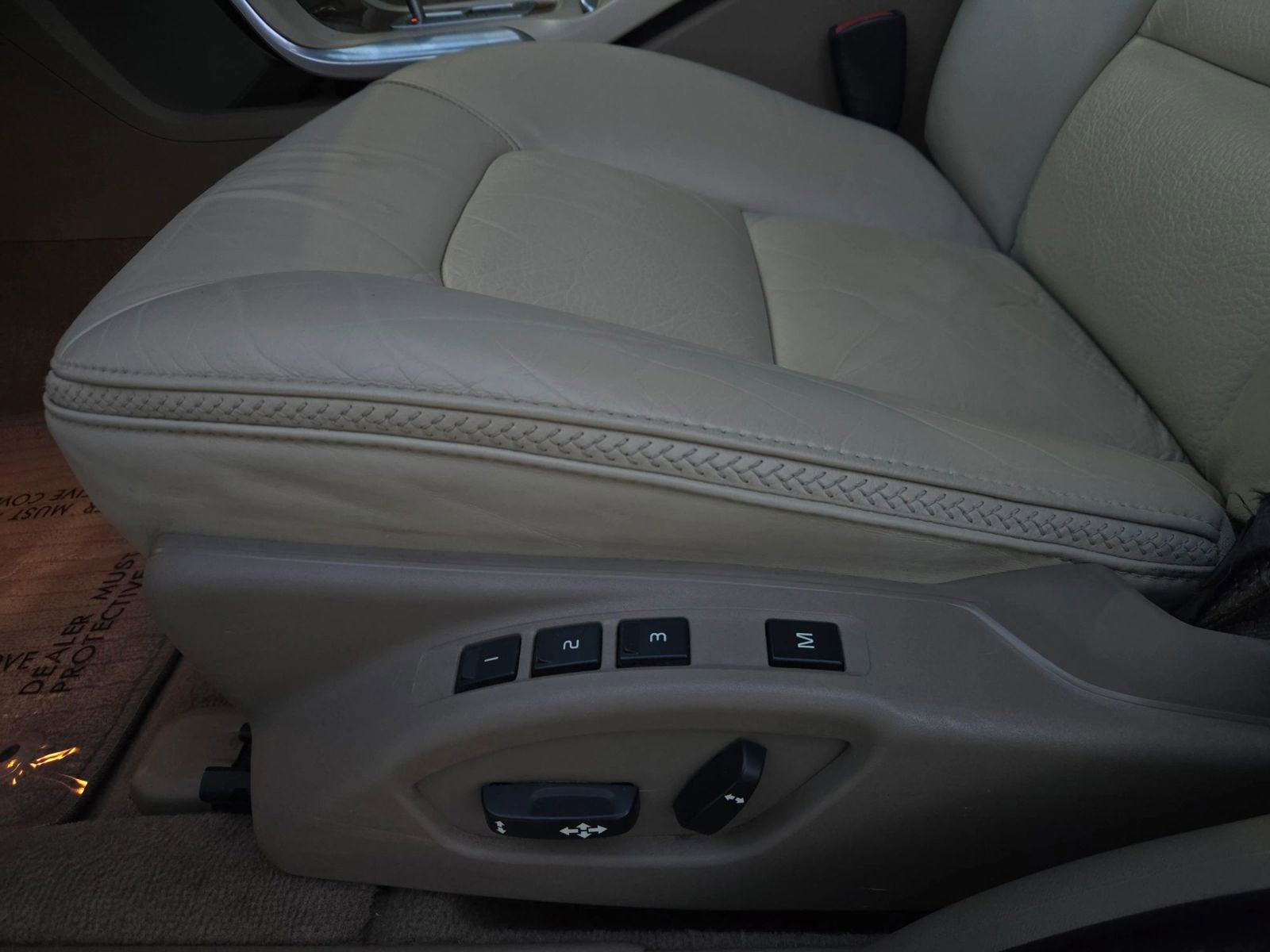 Used 2011 Volvo XC70 T6 image 14