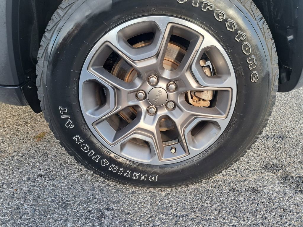 Used 2021 Jeep Cherokee Trailhawk image 24