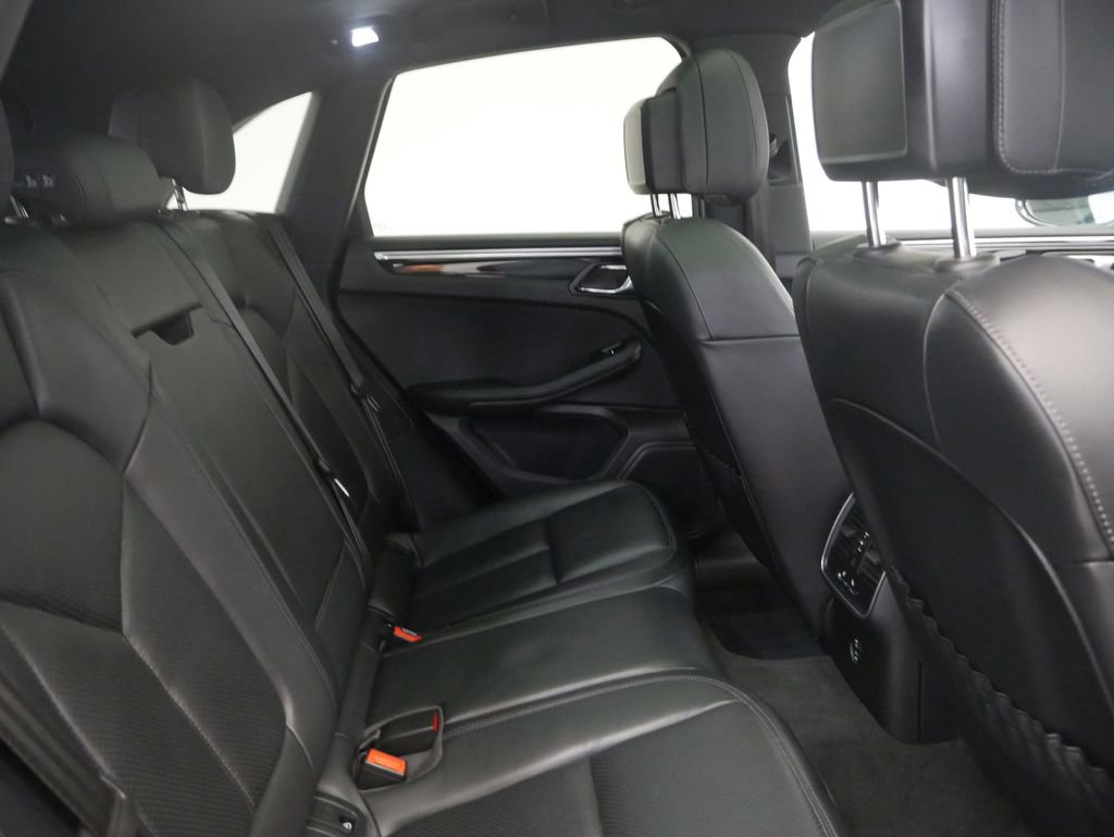 Certified 2023 Porsche Macan image 29