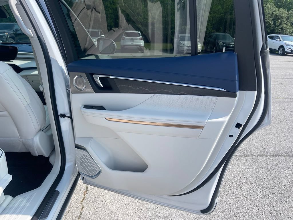 Used 2025 Buick Enclave Avenir w/ Super Cruise Package FWD image 18