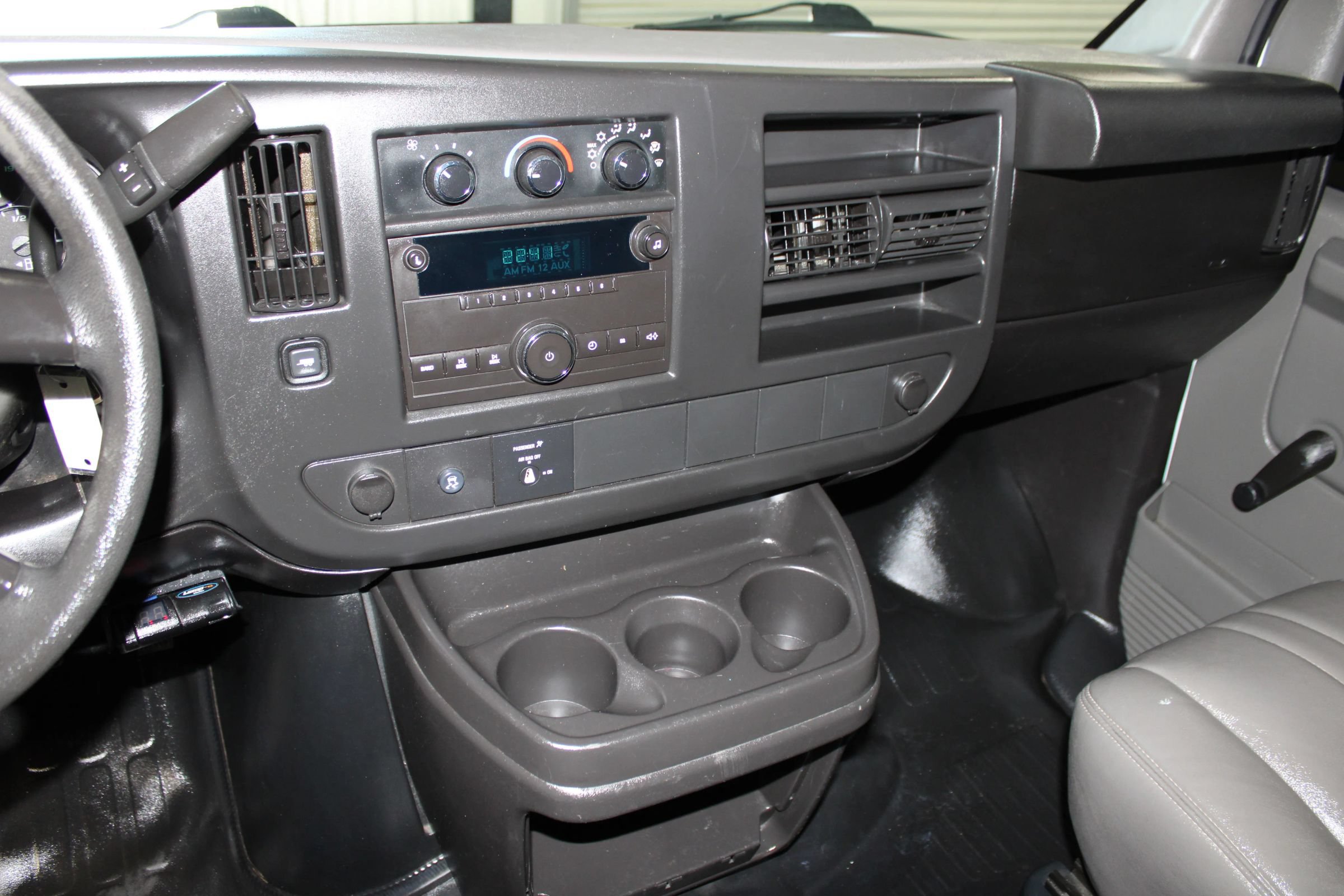 Used 2011 Chevrolet Express 2500 RWD image 12