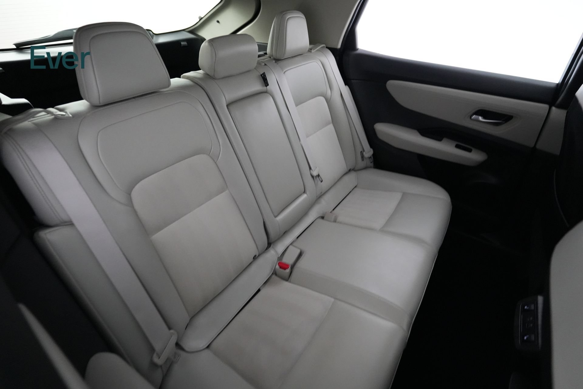 Used 2024 Nissan Ariya AWD image 5