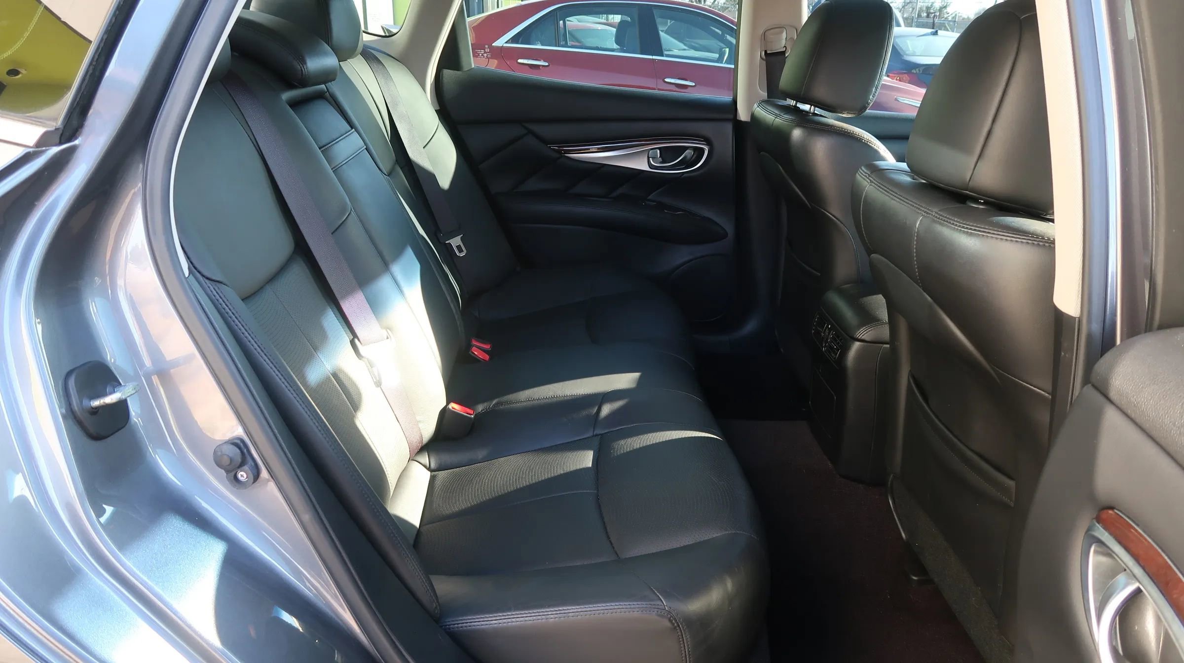 Used 2017 INFINITI Q70 3.7 image 23