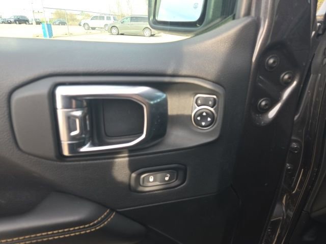 Used 2025 Jeep Wrangler Unlimited Sahara AWD/4WD image 11