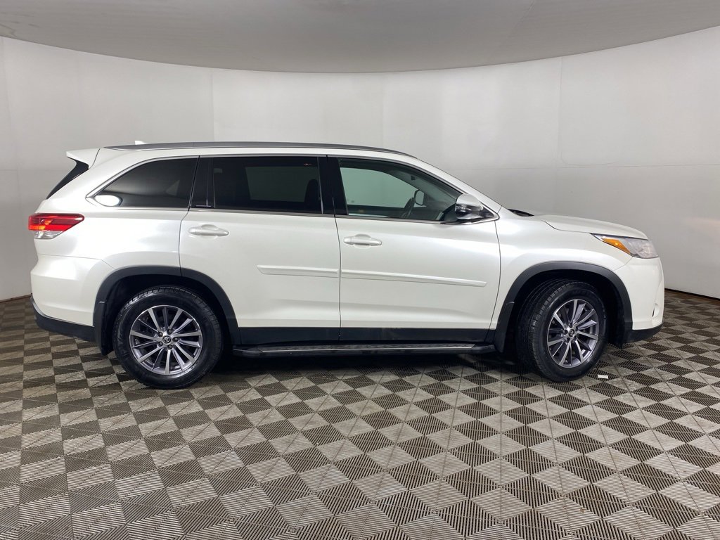 Used 2019 Toyota Highlander XLE image 11