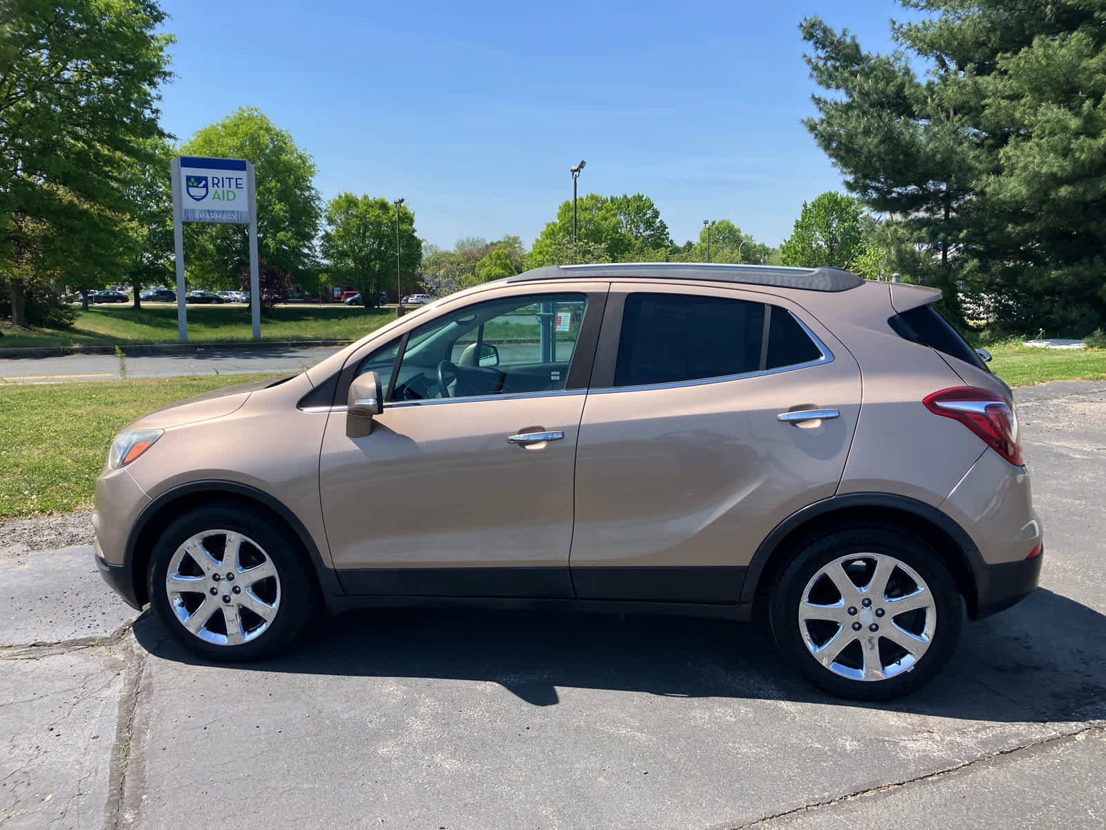 Used 2018 Buick Encore Essence w/ Experience Buick Package FWD image 5