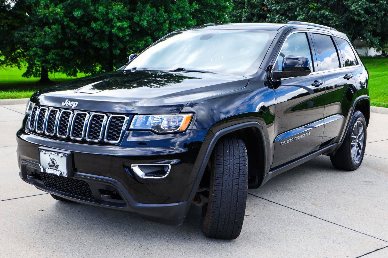 Used 2021 Jeep Grand Cherokee Laredo w/ Trailer Tow Group IV AWD/4WD image 3