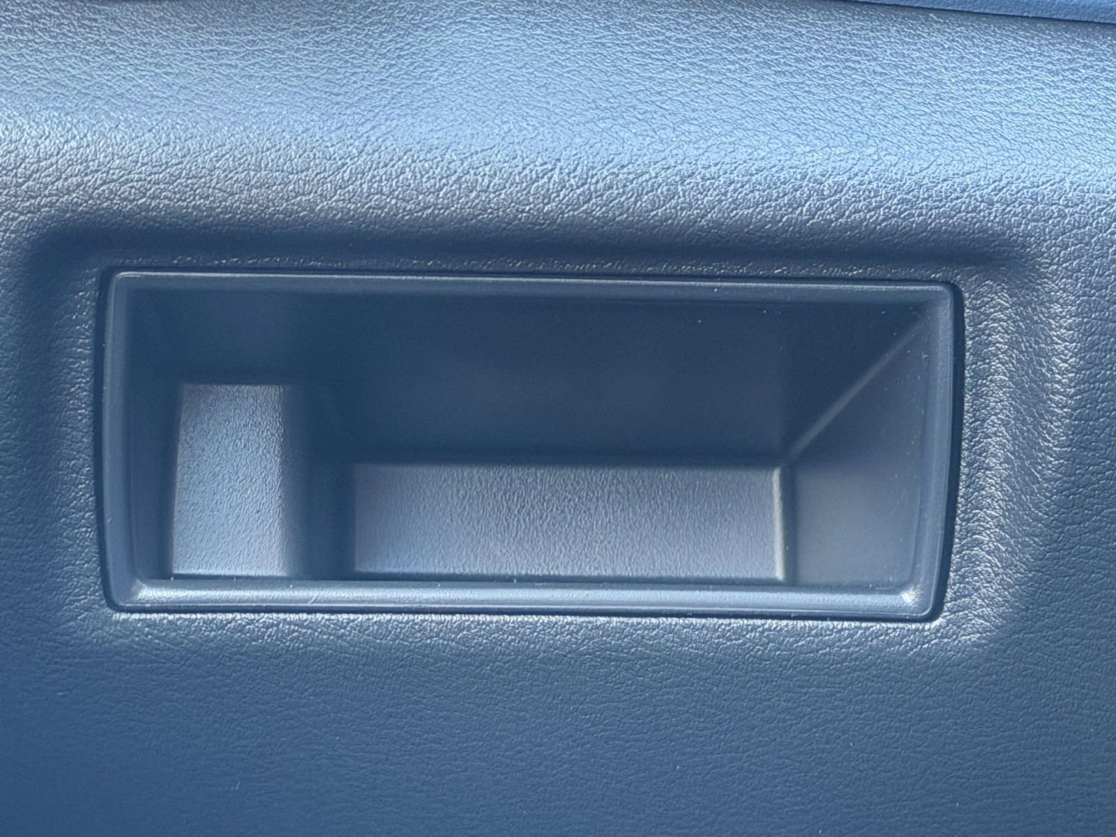 Used 2025 Nissan Versa SV image 32