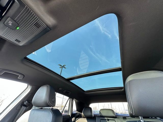 Used 2025 Volkswagen Atlas Cross Sport SEL R-Line image 24