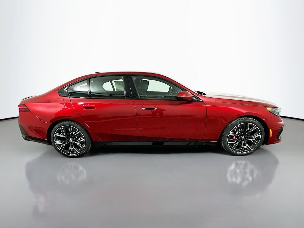 Used 2027 BMW 530i w/ M Sport Package RWD image 4