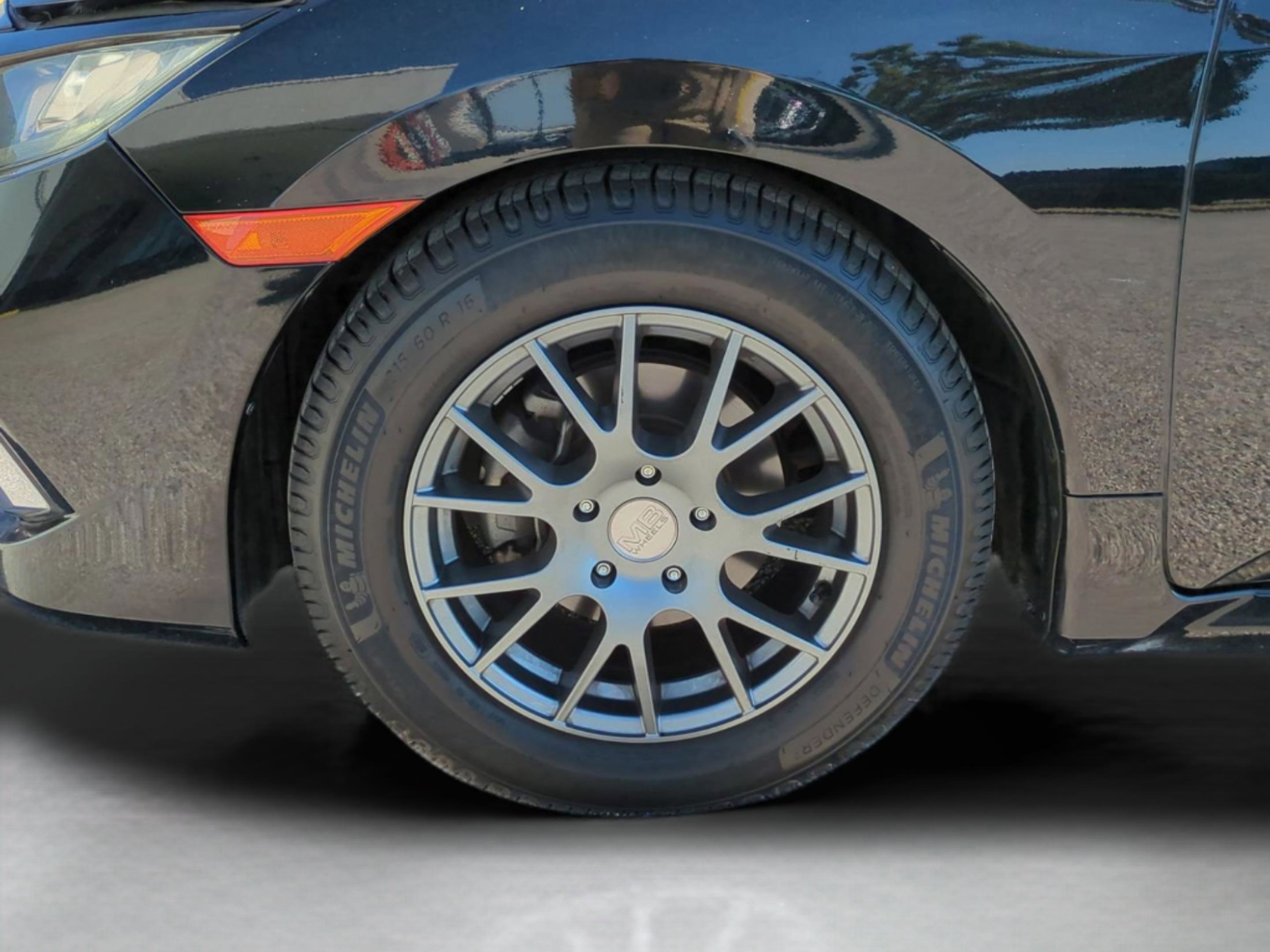 Used 2019 Honda Civic LX image 9