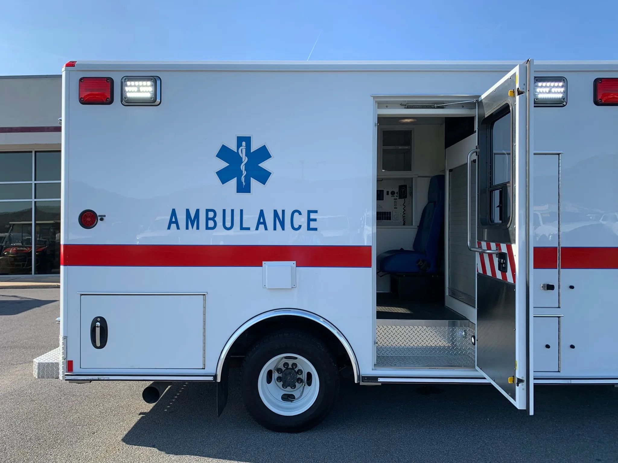 Used 2014 Chevrolet Express 4500 w/ Ambulance Package RWD image 41