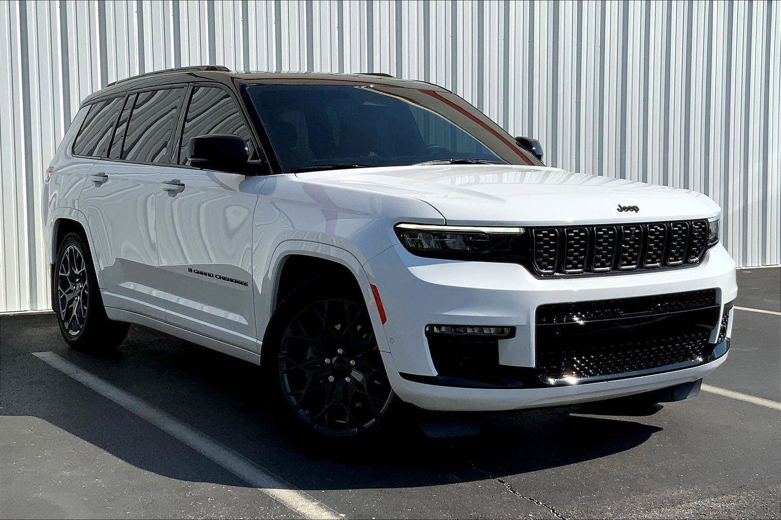 Used 2025 Jeep Grand Cherokee L Summit AWD/4WD image 33