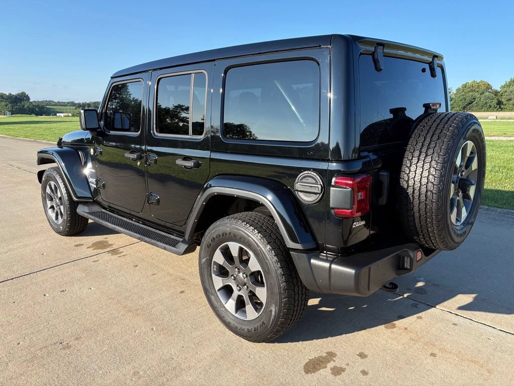 Used 2022 Jeep Wrangler Unlimited Sahara w/ LED Lighting Group AWD/4WD image 4