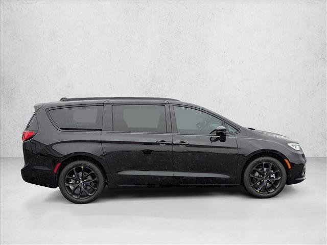 New 2026 Chrysler Pacifica Select w/ S Appearance Package image 4