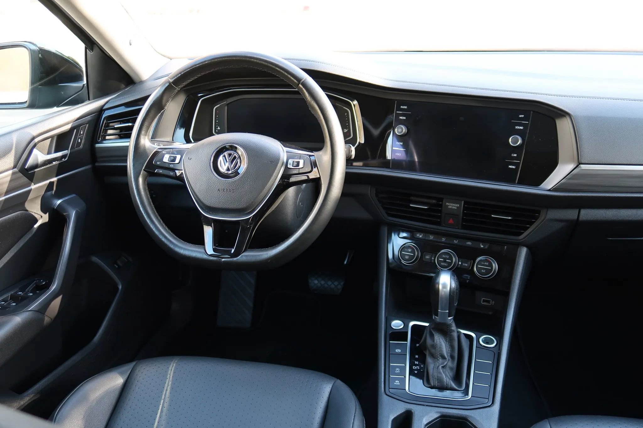 Used 2019 Volkswagen Jetta SEL image 19