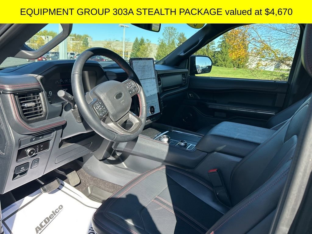 Used 2023 Ford Expedition Limited image 2