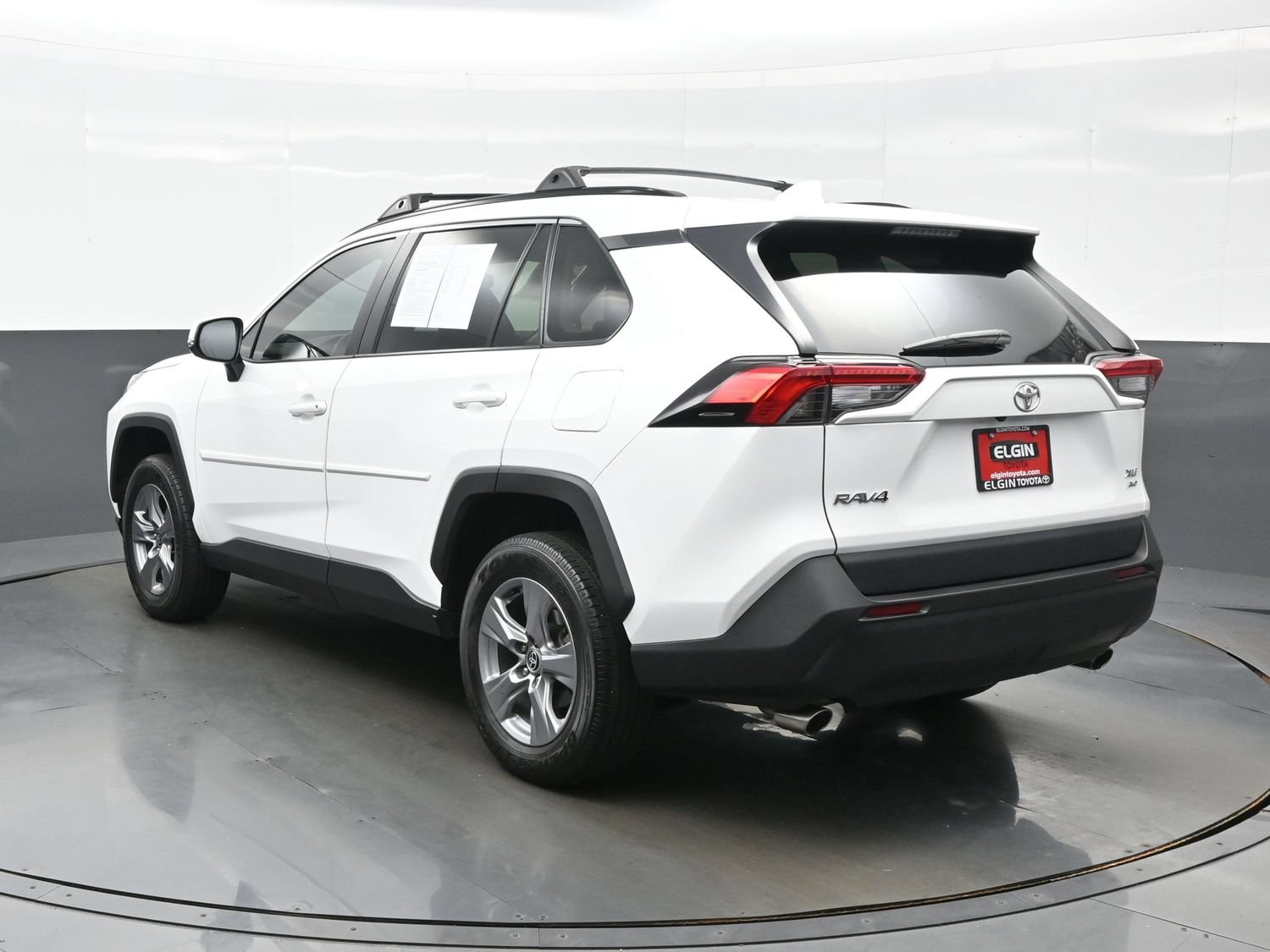 Used 2022 Toyota RAV4 XLE w/ Convenience Package AWD/4WD image 4