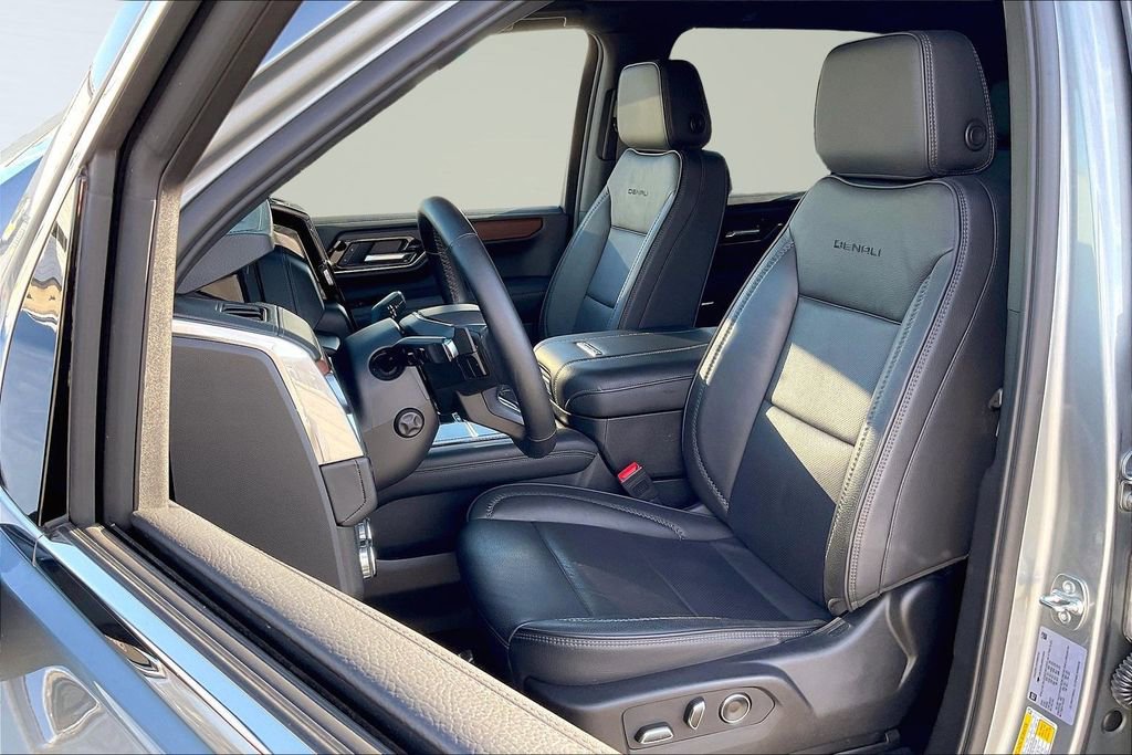 Used 2025 GMC Yukon Denali image 24