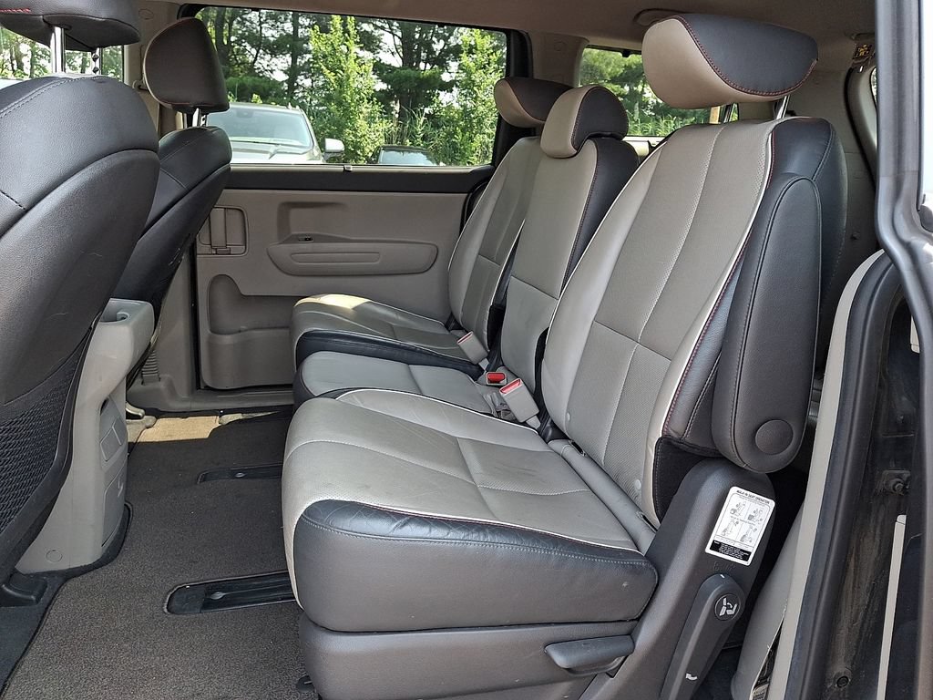 Used 2017 Kia Sedona LX w/ LX Essentials Premium Package FWD image 7