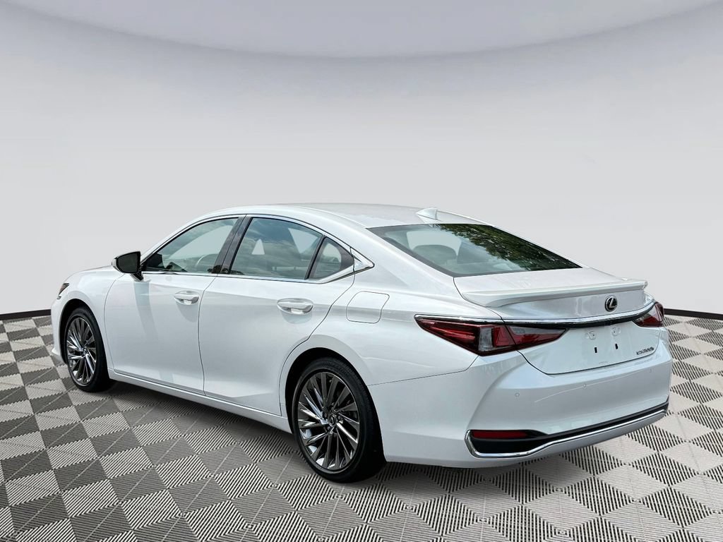 Used 2025 Lexus ES 300h Ultra Luxury w/ Accessory Package (Z2) FWD image 4