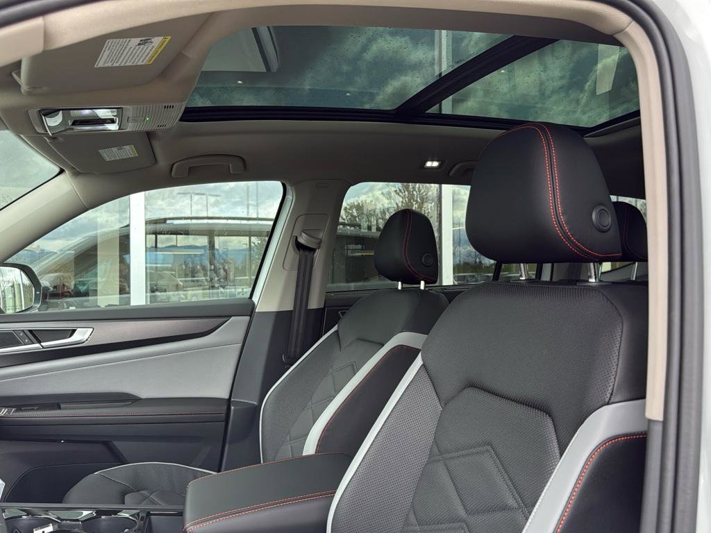 New 2025 Volkswagen Atlas Peak Edition SE image 8