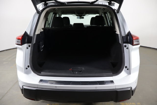 Used 2025 Nissan Rogue SV FWD image 16