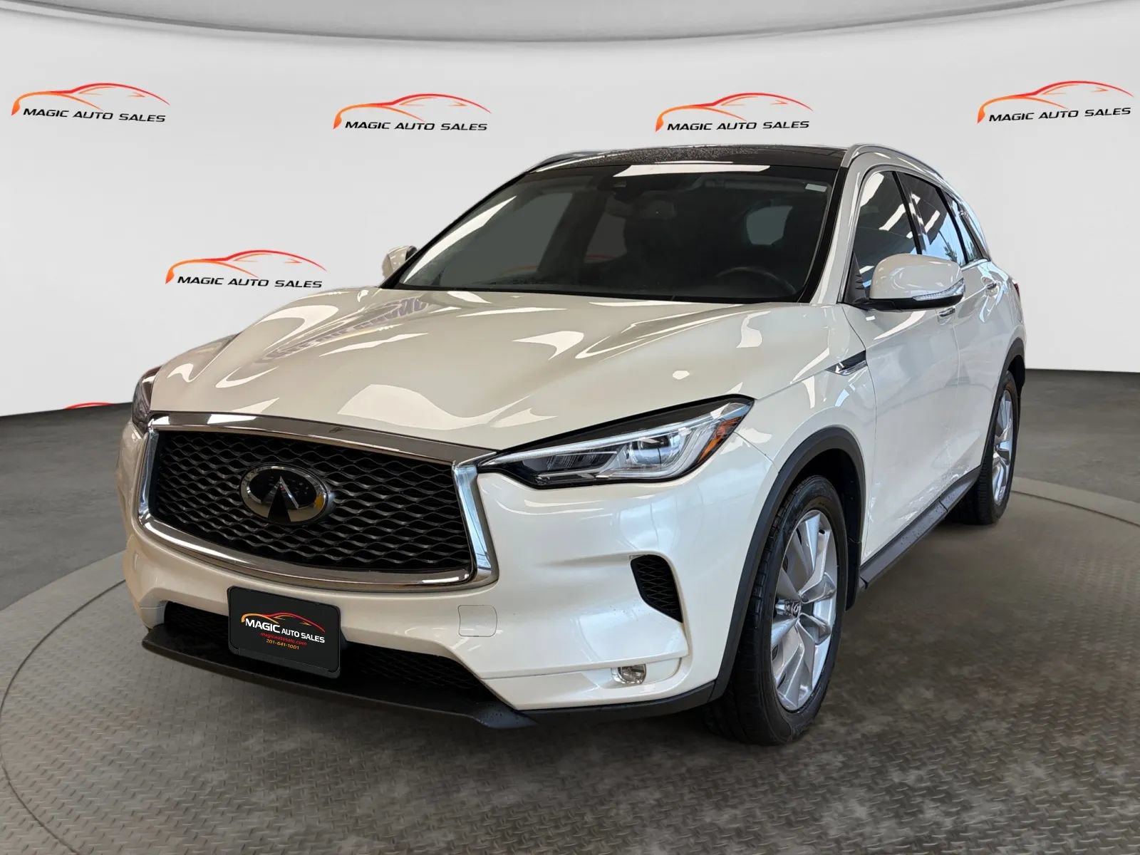 Used 2019 INFINITI QX50 Luxe w/ Navigation Package AWD/4WD image 1