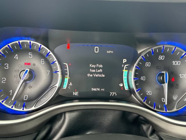 Used 2024 Chrysler Pacifica Touring-L FWD image 16