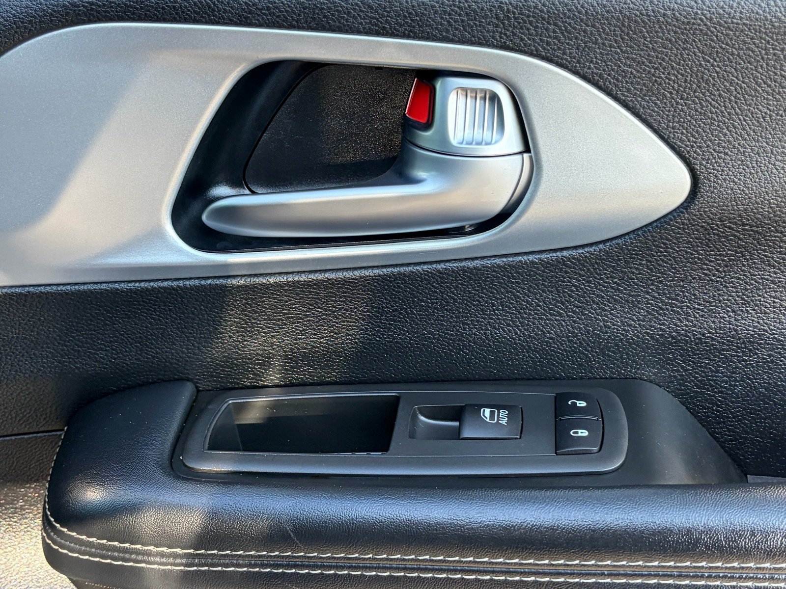 Used 2021 Chrysler Pacifica Touring w/ S Appearance Package FWD image 35