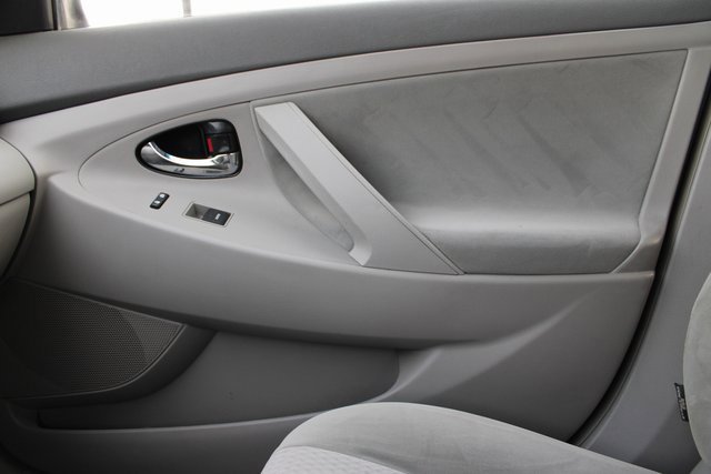 Used 2010 Toyota Camry LE image 26