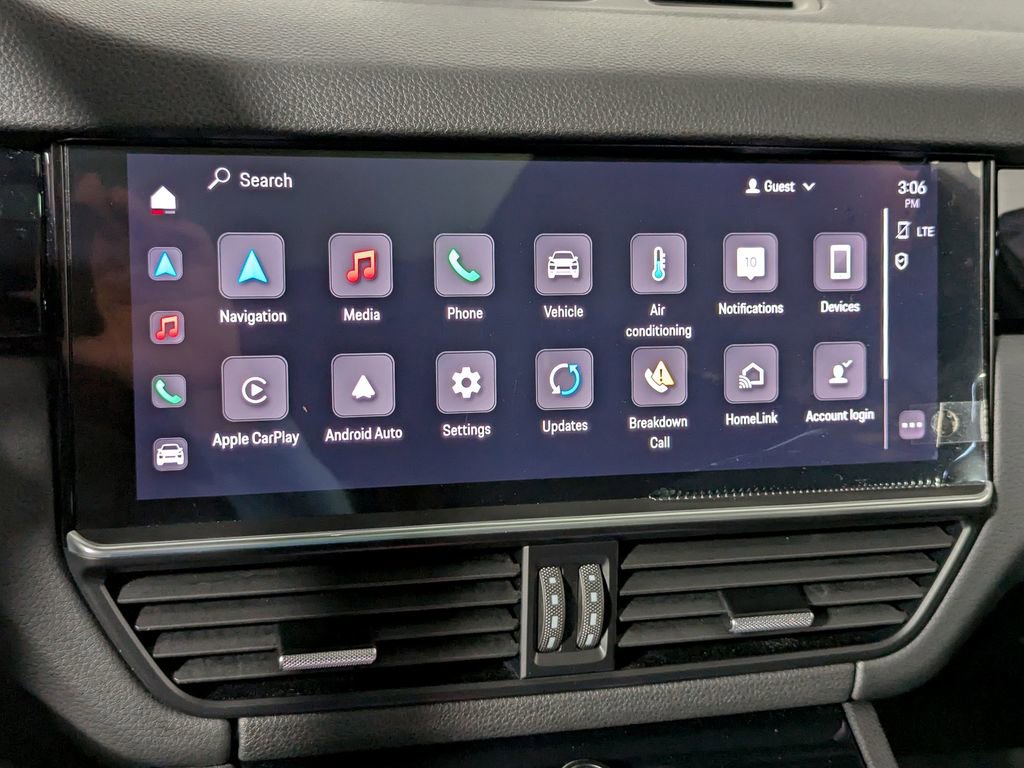 Used 2022 Porsche Cayenne Platinum Edition image 37