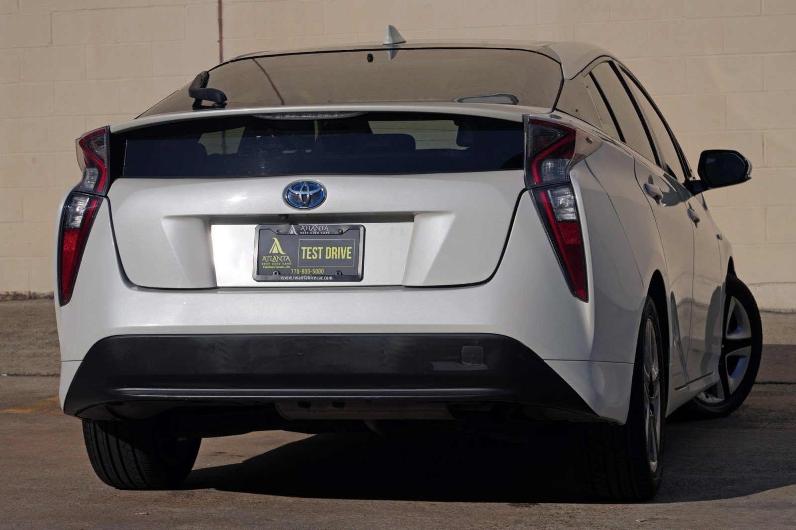 Used 2017 Toyota Prius Three Touring w/ Carpet Mat Package FWD image 4
