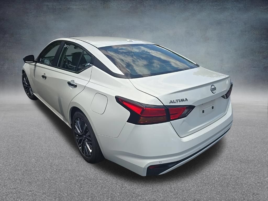 Used 2025 Nissan Altima 2.5 SV FWD image 4