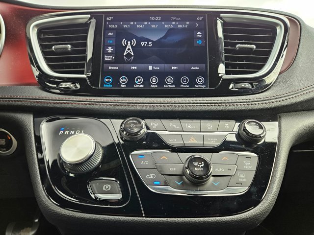 Used 2020 Chrysler Pacifica Limited FWD image 17