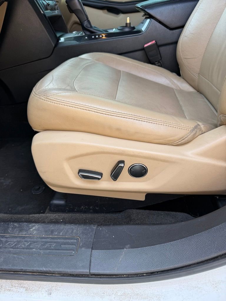 Used 2016 Ford Explorer XLT w/ Equipment Group 202A FWD image 13
