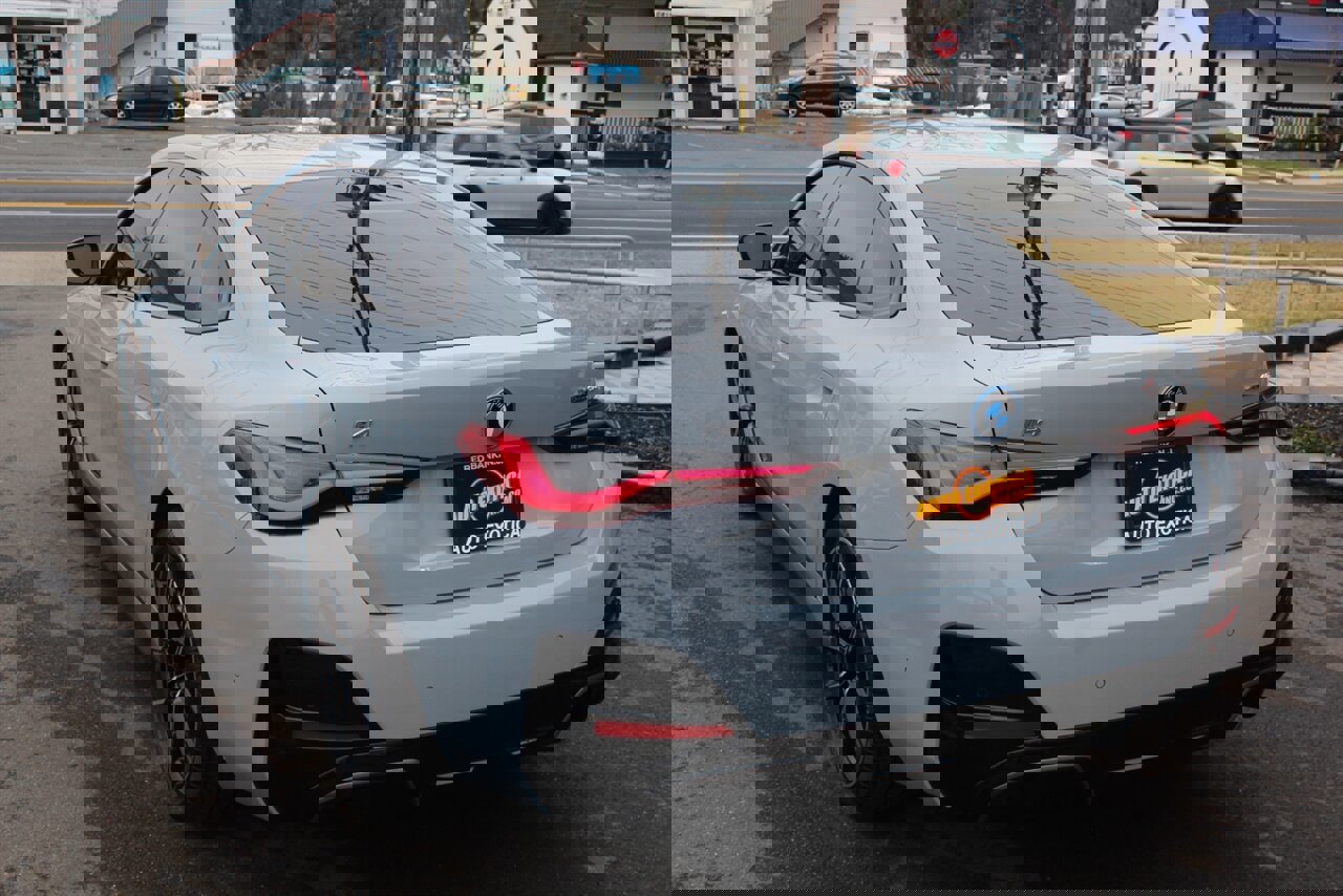 Used 2025 BMW i4 xDrive40i w/ M Sport Package image 2