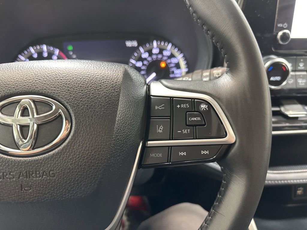 Used 2024 Toyota Highlander LE image 26