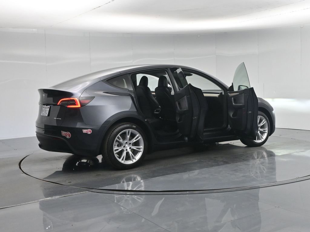 Used 2024 Tesla Model Y Long Range image 4