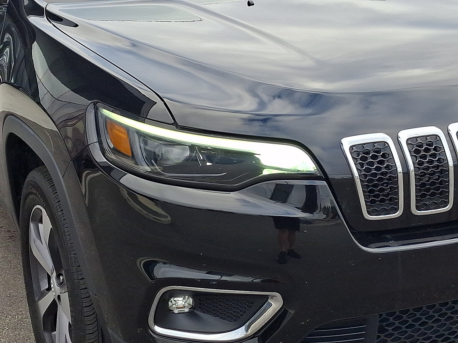Used 2019 Jeep Cherokee Limited AWD/4WD image 9
