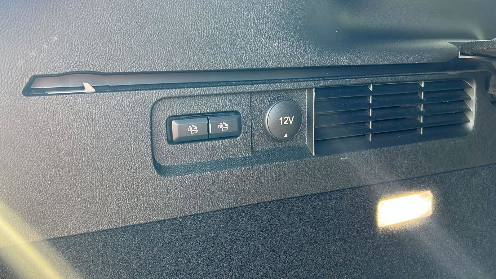 Used 2023 Lincoln Nautilus Reserve w/ Equipment Group 201A image 17