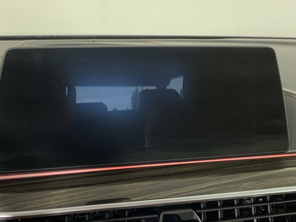 Used 2020 BMW 530e xDrive w/ Executive Package image 31