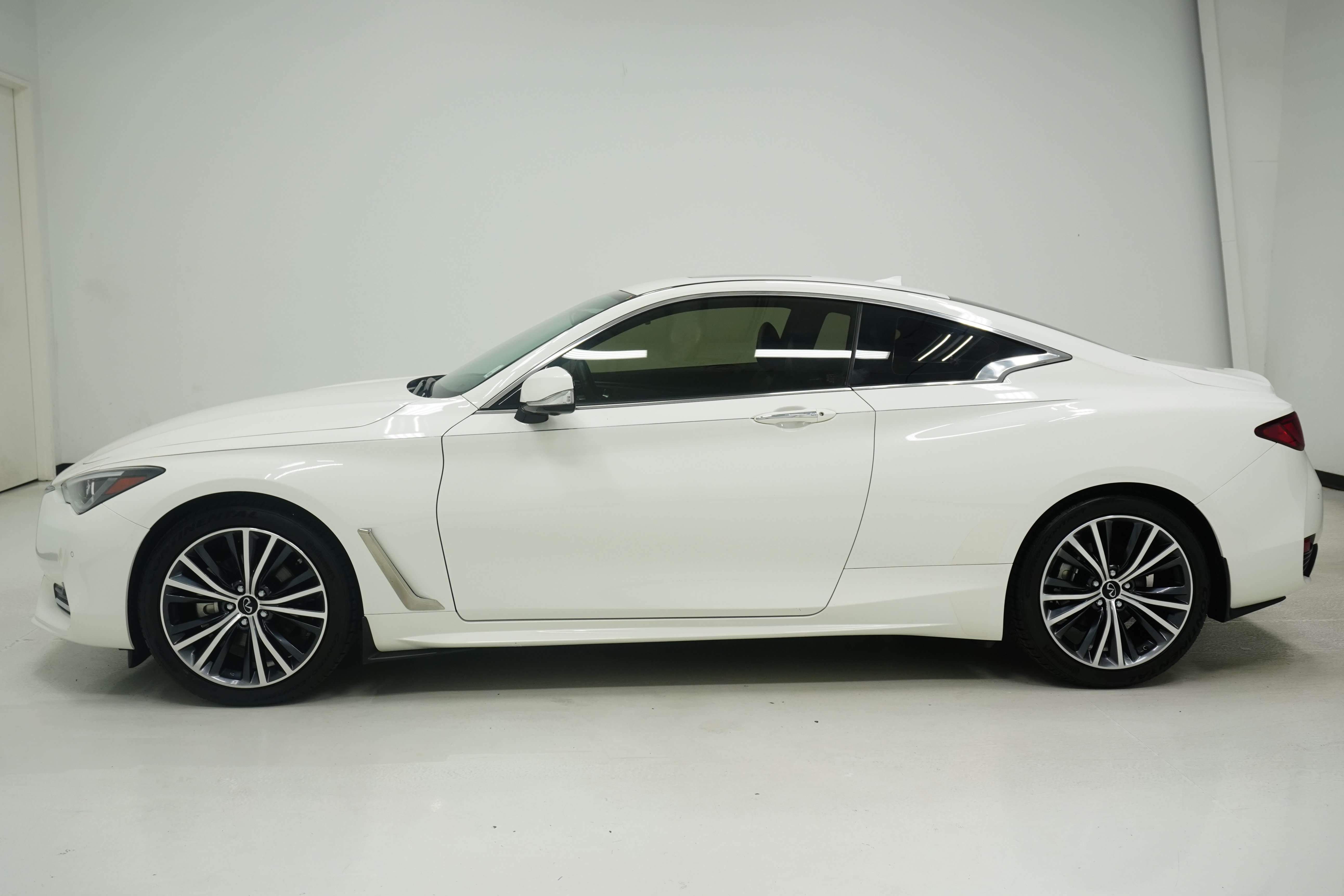 Used 2021 INFINITI Q60 3.0t Luxe w/ Cargo Package AWD/4WD image 7
